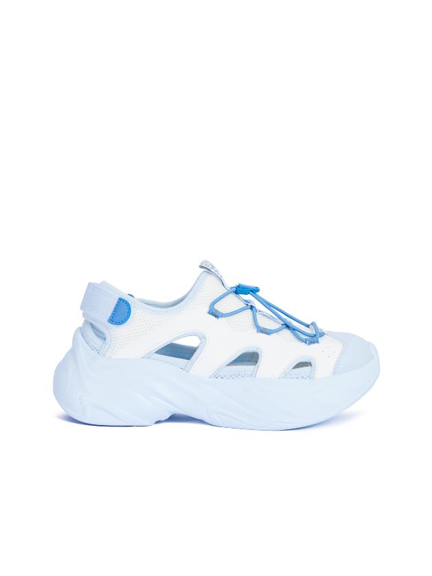 Trail Sneaker